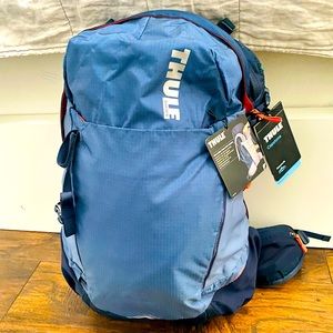 NWT Thule Women’s 32L Backpack Blue
